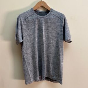 Men’s XL Lululemon Performance T-shirt